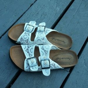 American Eagle women's white sandals